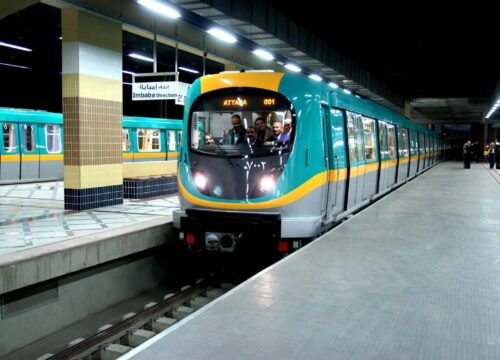 Transportformer i Egypten – fra kamelture og hestevogne til moderne metro og fly